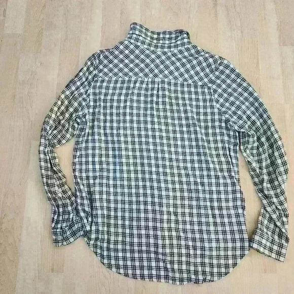 Universal thread button up size medium - Picture 2 of 6